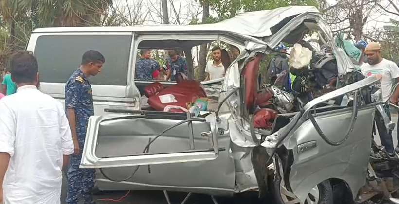 বাগেরহাটে বাস-মাইক্রোবাস সংঘর্ষে নিহত ১৩