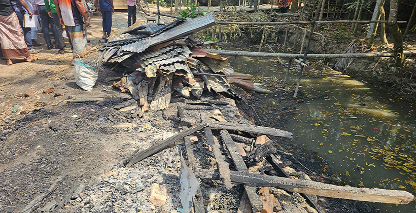 বাগেরহাটে অগ্নিকাণ্ডে ৮ দোকান ভস্মীভূত, ২০ লক্ষাধিক টাকার ক্ষতি