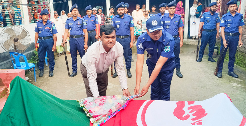 কুড়িগ্রামে বীরমুক্তিযোদ্ধা আব্দুল আজিজ সরকারকে রাষ্ট্রীয় মর্যাদায় দাফন
