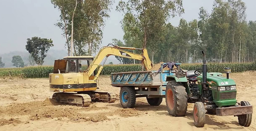 মাধবপুরে অবাধ বালু উত্তোলন, পরিবেশ বিপর্যয়ের শঙ্কা