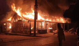 ঝালকাঠিতে অগ্নিকাণ্ডে ৬টি দোকান পুড়ে ১৫ লাখ টাকার ক্ষতি