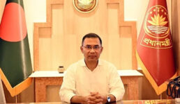 ছুটির দিনেও কার্যালয়ে ব্যস্ত সময় পার করলেন প্রধানমন্ত্রী