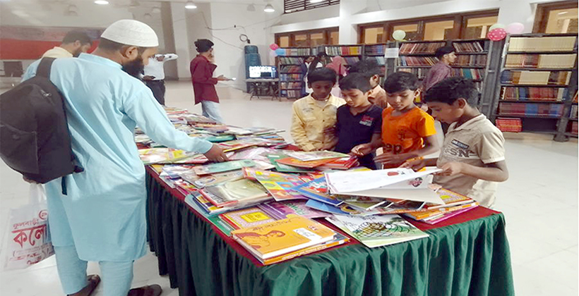 ফুলবাড়ীতে তিনদিন ব্যাপী ভ্রাম্যমাণ বইমেলা ও সাংস্কৃতিক উৎসবের উদ্বোধন