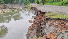 রাজাপুরে অপরিকল্পিত খাল খননে সড়কে ধস