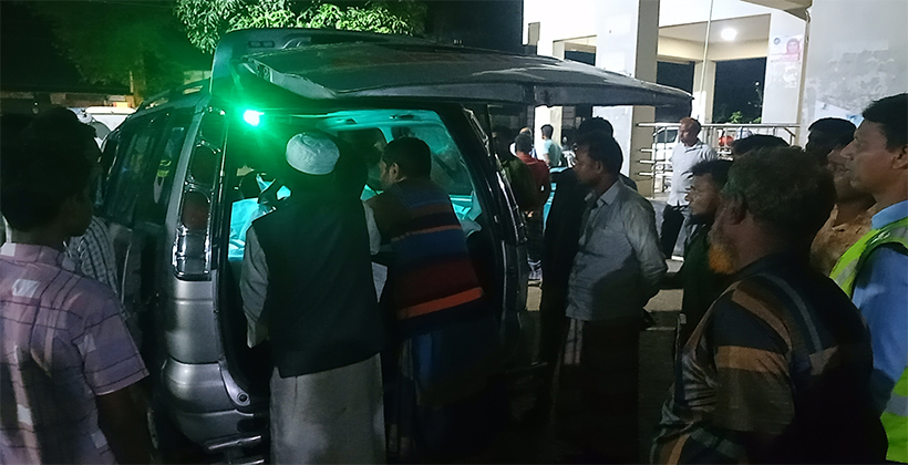 মাইক্রোবাস- ট্রাক মুখোমুখি সংঘর্ষে বাবা মেয়েসহ নিহত ৫