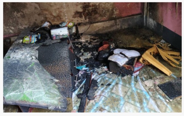 টেকনাফে গভীর রাতে বিএনপি কার্যালয়ে দুর্বৃত্তদের অগ্নিসংযোগ, আসবাবপত্র ও নথিপত্র ভস্মীভূত।