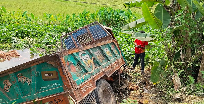 ঝালকাঠিতে বেপরোয়া ট্রলি: প্রশাসনের নিষ্ক্রিয়তায় বাড়ছে মৃত্যুর মিছিল