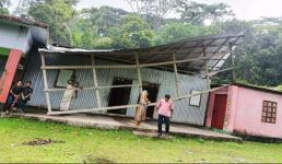 কালবৈশাখীর তাণ্ডবে বিদ্যালয়ের চাল উড়ে গেল, পাঠদান নিয়ে অনিশ্চয়তা