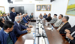 প্রধানমন্ত্রীর সঙ্গে বৈঠক চলছে দেশের শীর্ষ ব্যবসায়ী নেতাদের