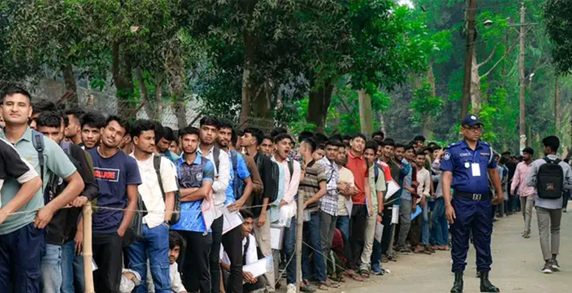 কুড়িগ্রামে ট্রেইনি রিক্রুট কনস্টেবল পদে নিয়োগ পরীক্ষার প্রথম ধাপ অনুষ্ঠিত
