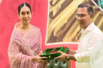 স্বাধীনতা পুরস্কার প্রাপ্তদের হাতে পদক তুলে দিলেন প্রধানমন্ত্রী