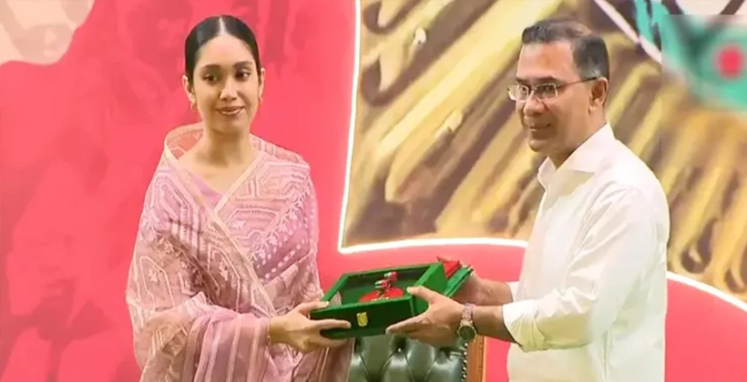 স্বাধীনতা পুরস্কার প্রাপ্তদের হাতে পদক তুলে দিলেন প্রধানমন্ত্রী