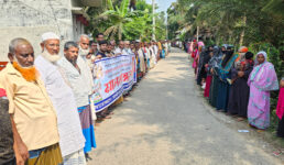 বাগেরহাটে বিএনপি নেতাকর্মীদের বিরুদ্ধে অপপ্রচার ও মিথ্যা মামলার প্রতিবাদে মানববন্ধন