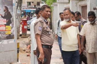 চৌহাট্টা পয়েন্টে ট্রাফিক পুলিশ বক্স নির্মাণকাজ পরিদর্শনে এসএমপি কমিশনার