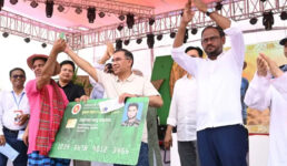 গাছে আম-জাম ধরলে পাঠাবেন: কৃষকদের প্রধানমন্ত্রী