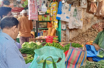 সরবরাহ সংকটে ডিমের দাম বাড়তি, মুরগিতে কিছুটা স্বস্তি রংপুরে