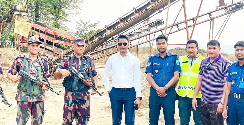 জাফলংয়ে সাড়ে ৪৪ হাজার ঘনফুট বালু ও পাথর জব্দ
