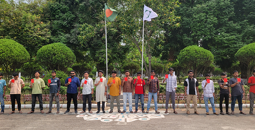 ক্যাম্পাসে সহিংসতা ও প্রশ্নফাঁসের প্রতিবাদে ইবিতে বৈছাআ’র লাল কার্ড প্রদর্শন