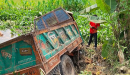 ঝালকাঠির রাজাপুরে নিয়ন্ত্রণ হারিয়ে ইটবোঝাই ট্রলি খাদে পড়ে হেল্পার নিহত