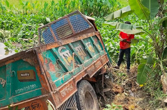 ঝালকাঠির রাজাপুরে নিয়ন্ত্রণ হারিয়ে ইটবোঝাই ট্রলি খাদে পড়ে হেল্পার নিহত