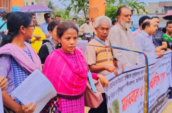 কুলাউড়ায় খাসিয়াদের পানগাছ কর্তনের প্রতিবাদে মানববন্ধন