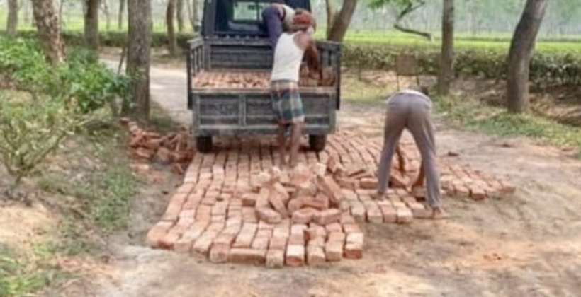 মাধবপুরে মন্ত্রী আসবেন তাই জোড়াতালি দিয়ে রাস্তার সংস্কার চলছে