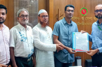 জাতীয় গণমাধ্যম সপ্তাহের রাষ্ট্রীয় স্বীকৃতির দাবীতে প্রধানমন্ত্রীর বরাবর স্মারকলিপি প্রদান