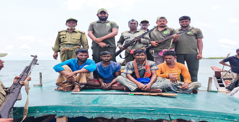 সুন্দরবনে বনদস্যুদের সাথে বনকর্মীদের গোলাগুলি
