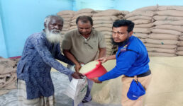 ঈদুল আযহা উপলক্ষে ভূরুঙ্গামারীতে অসহায় ও দুস্থদের মাঝে (১০) কেজি করে ভিজিএফের চাল বিতরণ