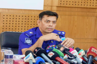 জঙ্গল সলিমপুর এক ‘রাষ্ট্রের ভেতরে অন্য রাষ্ট্র’ থাকবে না: চট্টগ্রামের নতুন এসপি মাসুদ আলম।