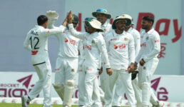 পাকিস্তানকে বিধ্বস্ত করে বিশাল লিডে বাংলাদেশ