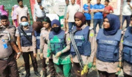 চট্টগ্রামে গ্রাফিতি আঁকা নিয়ে শিক্ষার্থীদের সাথে পুলিশের ধস্তাধস্তি