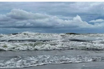 সীতাকুণ্ডে বন্ধুকে বাঁচাতে গিয়ে প্রাণ গেল কলেজছাত্রের।