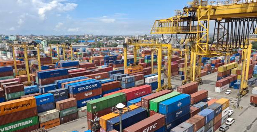 চট্টগ্রাম বন্দরে চাঞ্চল্য: কোটি টাকার কাপড়বোঝাই কনটেইনার গায়েব, গ্রেপ্তার ২ কর্মচারী