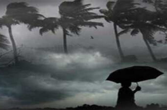দুপুর গড়াতেই আঁধারে ডুববে আকাশ, ১৩ জেলায় বয়ে যাবে প্রলয়