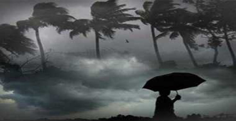 দুপুর গড়াতেই আঁধারে ডুববে আকাশ, ১৩ জেলায় বয়ে যাবে প্রলয়