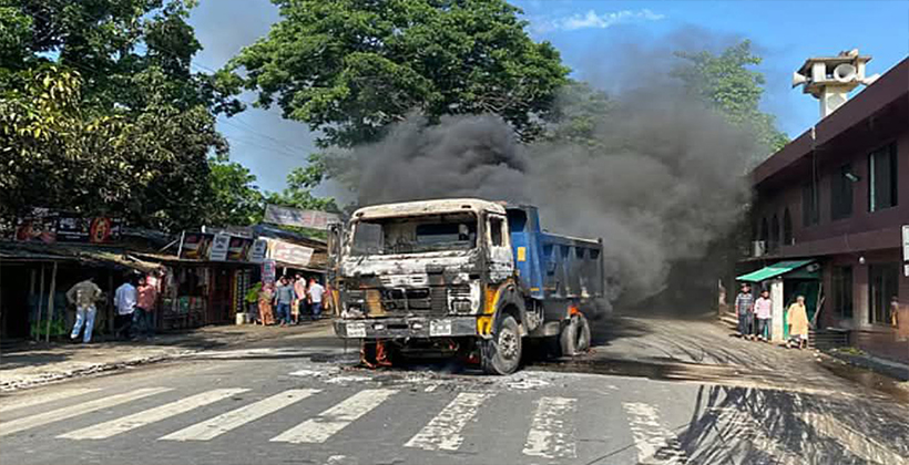 পুঠিয়ায় ট্রাকচাপায় পাণ গেল ব্যবসায়ীর