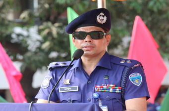 চট্টগ্রাম জেলা পুলিশ লাইন্সে জমকালো মাস্টার প্যারেড অনুষ্ঠিত