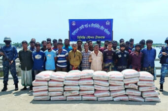 মিয়ানমারে পাচারের সময় ২৪০০ বস্তা সিমেন্ট জব্দ, ট্রলারসহ আটক ৩৩