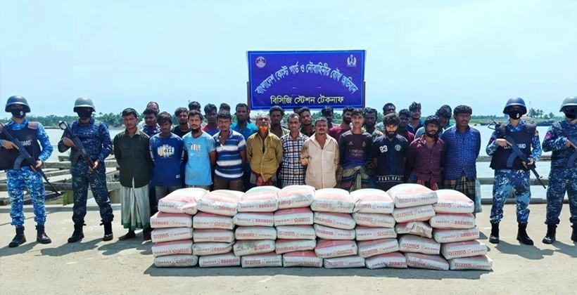 মিয়ানমারে পাচারের সময় ২৪০০ বস্তা সিমেন্ট জব্দ, ট্রলারসহ আটক ৩৩