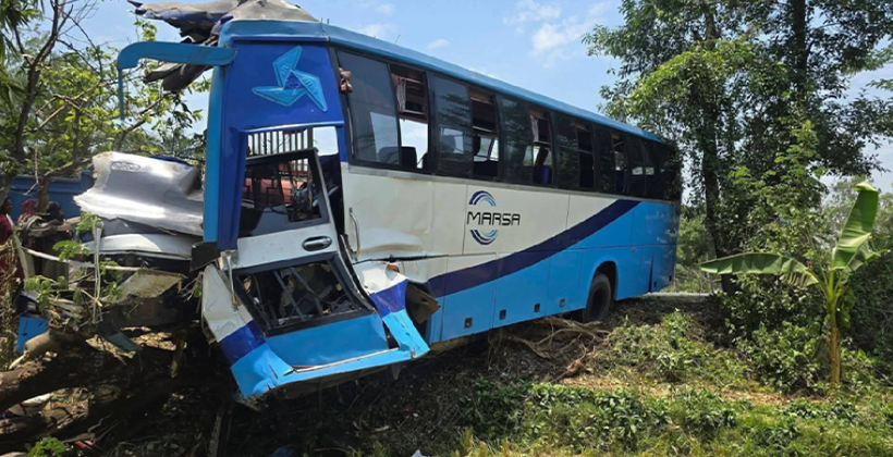 লোহাগাড়ায় দুই বাসের মুখোমুখি সংঘর্ষ: নারীসহ নিহত ৪ আহত ২৫