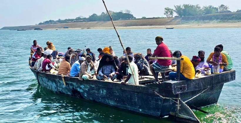 গোদাগাড়ীর খেয়াঘাটের ইজারা স্থায়ীভাবে বাতিলের দাবি চরের মানুষের