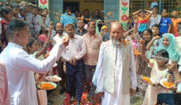 নানা আয়োজনে বোতলা সরকারি প্রাথমিক বিদ্যালয়ের প্রধান শিক্ষকের বিদায় সংবর্ধনা