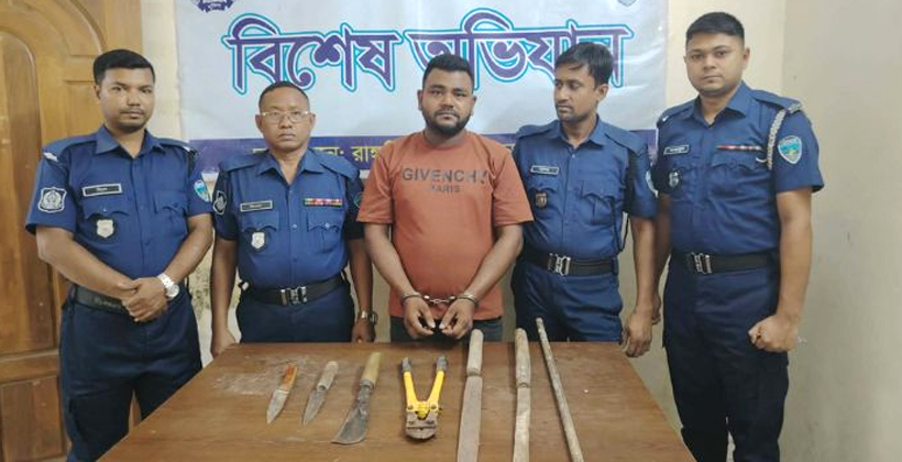 চট্টগ্রাম রাঙ্গুনিয়ায় ডাকাতির প্রস্তুতিকালে অস্ত্র ও মাইক্রোবাসসহ গ্রেপ্তার ১