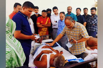 কেন্দ্রীয় যুবদল নেতা আসাদুল আলম টিটু’র অসুস্থ পিতা’র পাশে ড্যাব নেতৃবৃন্দ