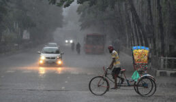 গ্রীষ্মে বেশি হলেও বৃষ্টি কমবে বর্ষায়