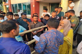 তেল বিতরণে অনিয়ম ফিলিং স্টেশনকে জরিমানা