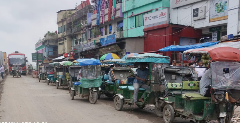 মাধবপুরে মহাসড়ক দখল করে রিক্সার দাপট যানজটে ভোগান্তি ও দুর্ঘটনার ঝুঁকি
