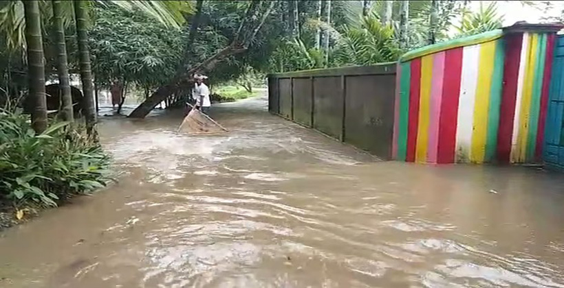 পাহাড়ি ঢলে সড়ক যোগাযোগ বিচ্ছিন্ন,ভোগান্তিতে লাখো মানুষ