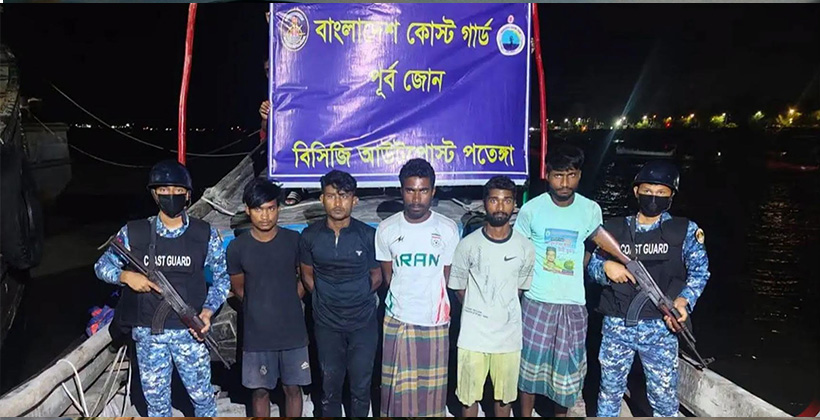 পতেঙ্গায় কোস্ট গার্ডের অভিযানে মিয়ানমারে পাচারের সময় ৬০০ বস্তা সিমেন্ট জব্দ, আটক ৫